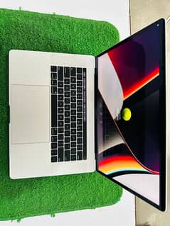 Apple Macbook Pro 2019 core i7 good condition 0