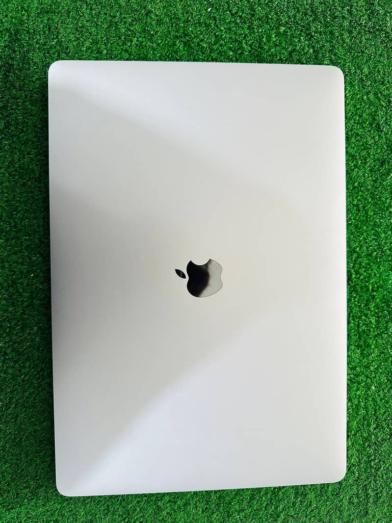 Apple Macbook Pro 2019 core i7 good condition 1