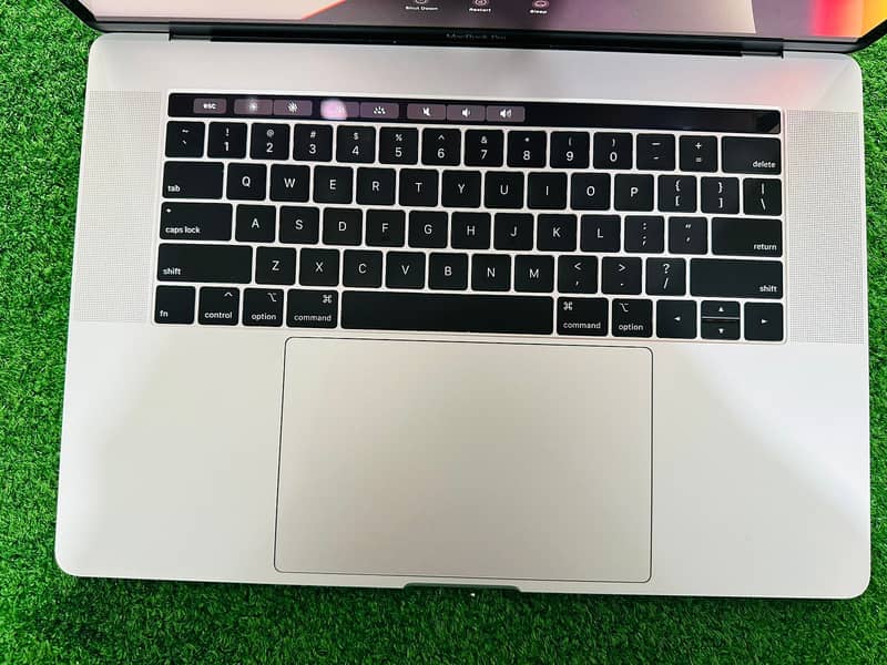 Apple Macbook Pro 2019 core i7 good condition 2