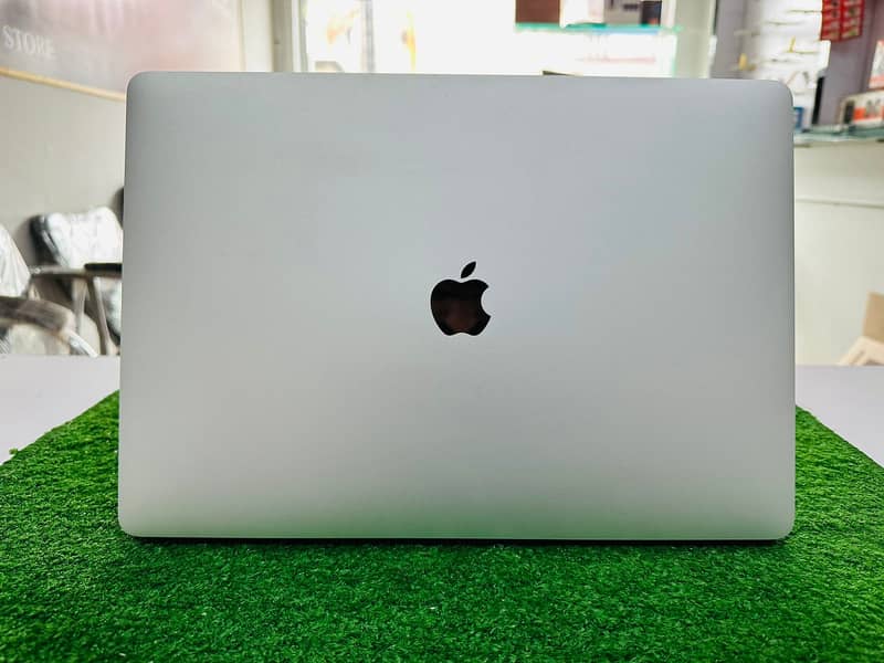 Apple Macbook Pro 2019 core i7 good condition 3