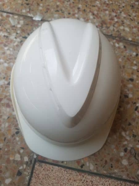 MSA safety helmet/hard hat. O3244833221 3