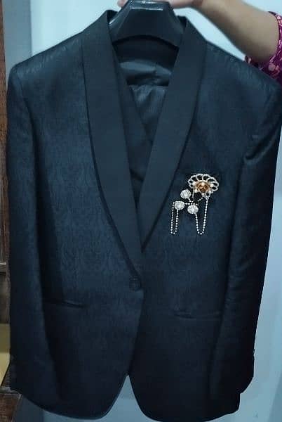 want to sell two three piece suits in great condition 4