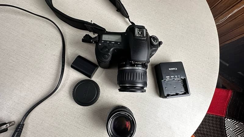 Canon 60d with 2 lenses 0