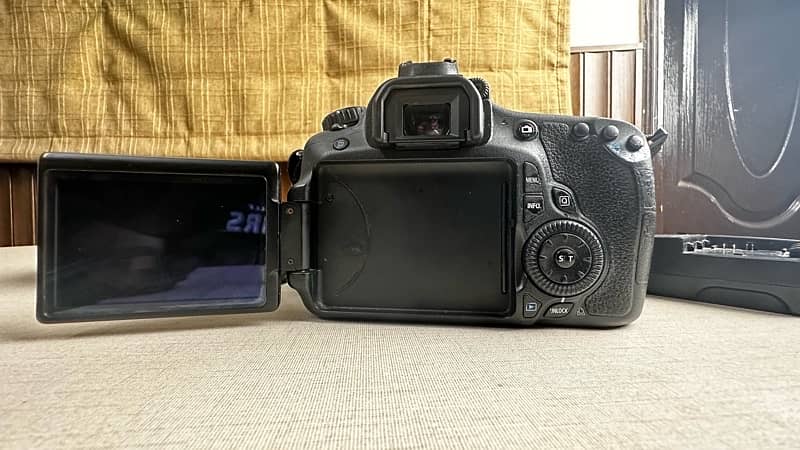 Canon 60d with 2 lenses 5