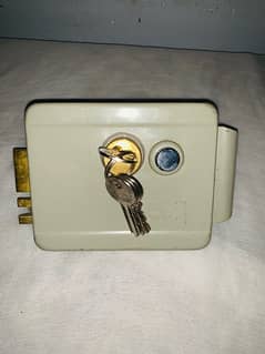 electric lock with power supply