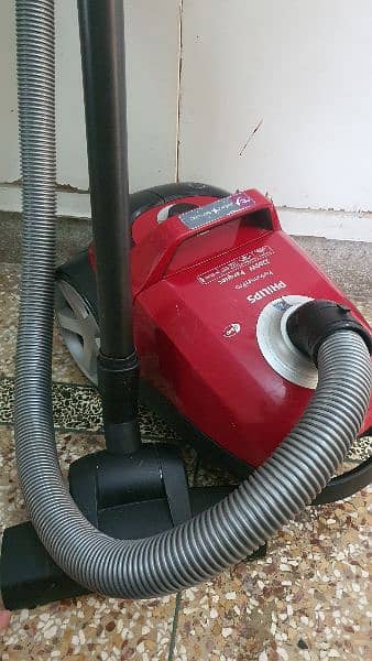 vacuum cleaner 12