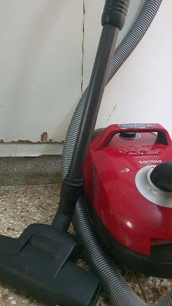 vacuum cleaner 13