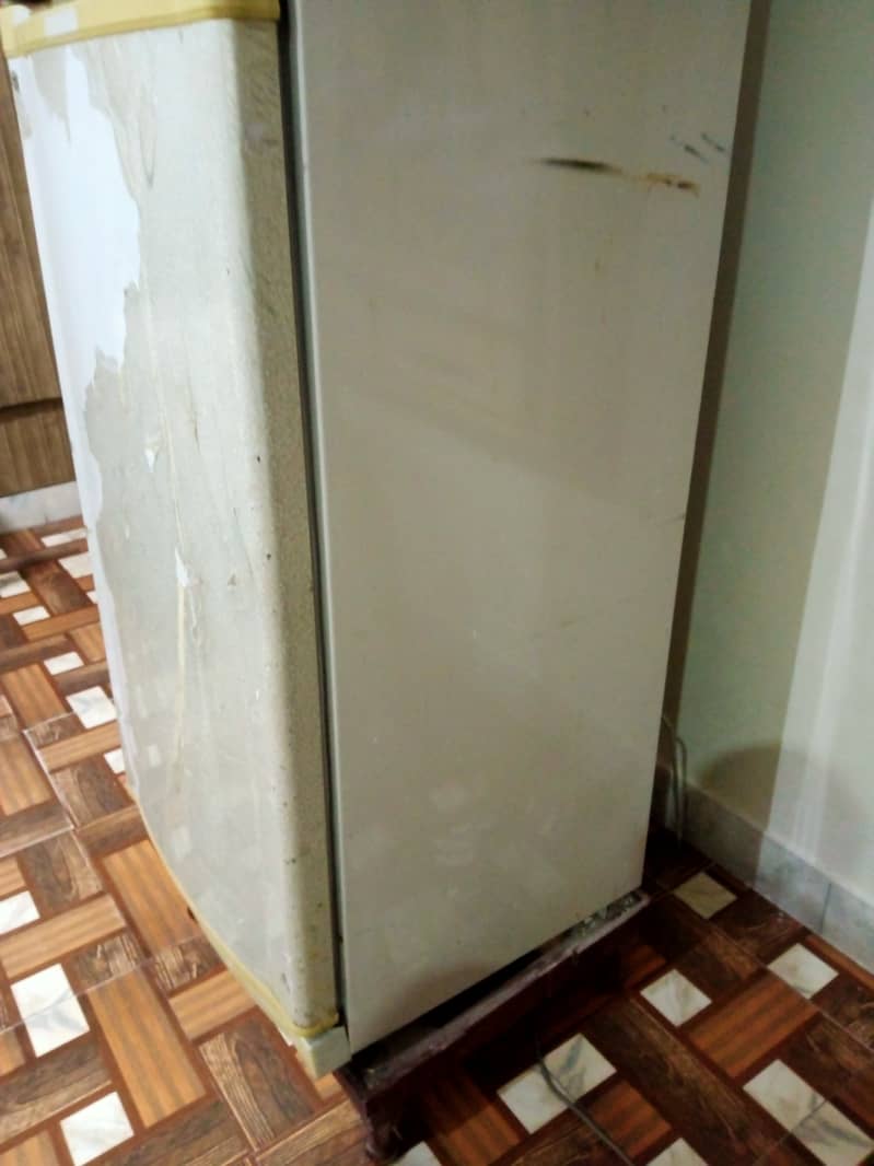 Refrigerator with stabilizer for sale in very good condition 4