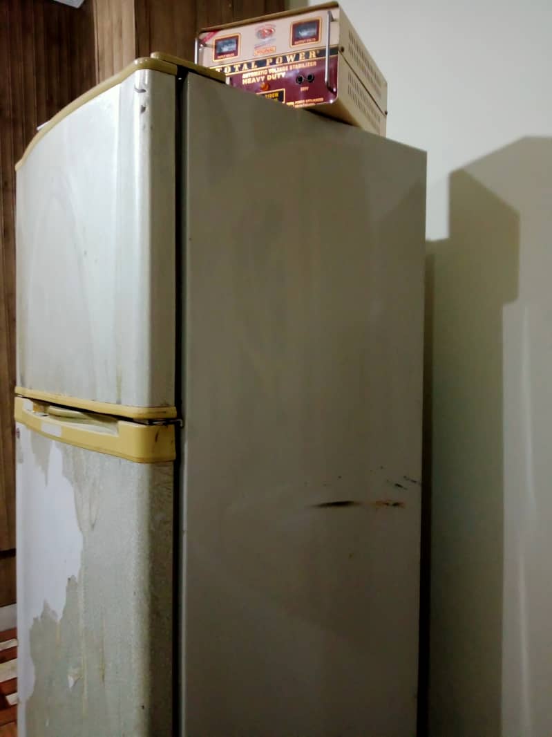 Refrigerator with stabilizer for sale in very good condition 6