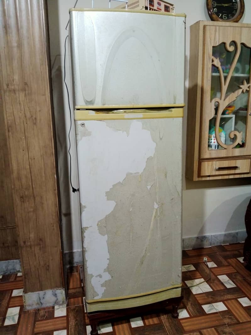 Refrigerator with stabilizer for sale in very good condition 8