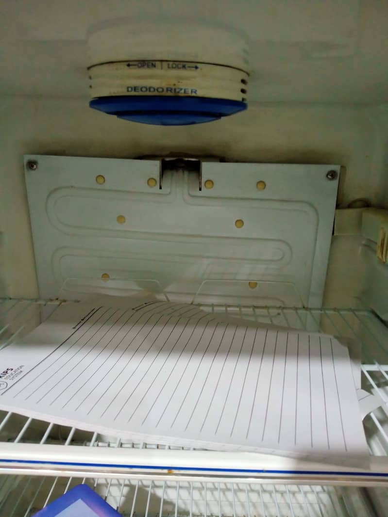 Refrigerator with stabilizer for sale in very good condition 11