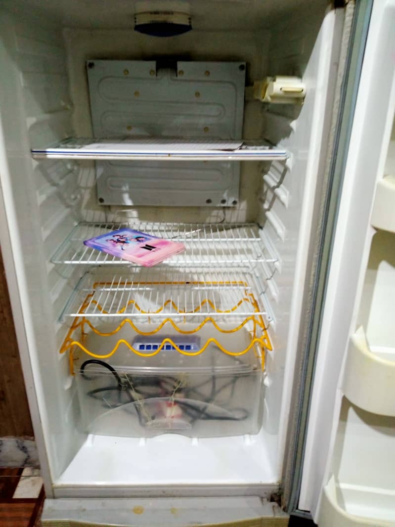 Refrigerator with stabilizer for sale in very good condition 13