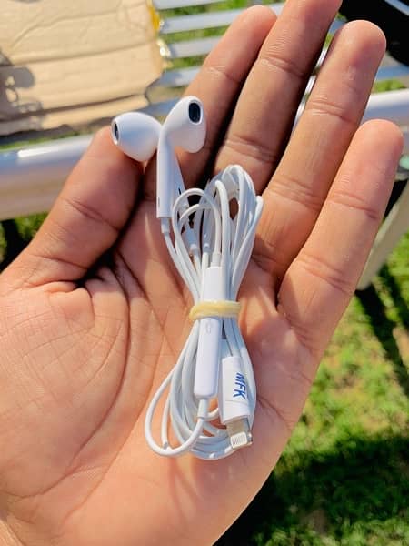 Apple iPhone X XS iPhone 13 12 Original Handsfree Lightning Earphones 1