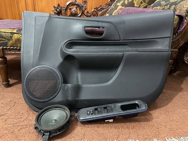 Toyota Aqua Right side front door interior ( 2015 model) 0