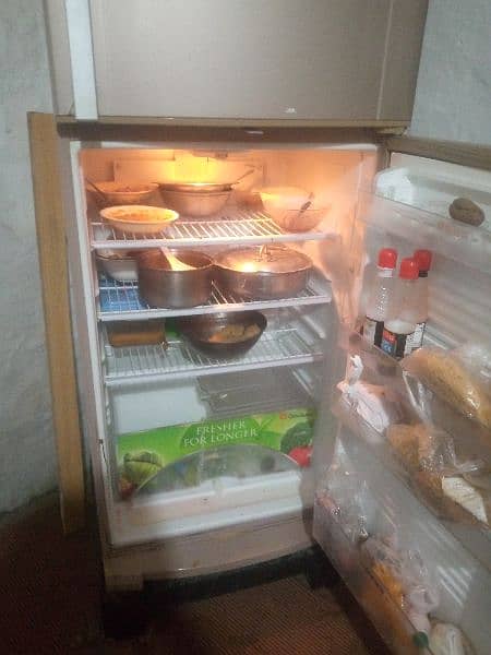 fridge very good condition working is 100% buht kum use hua hai 2