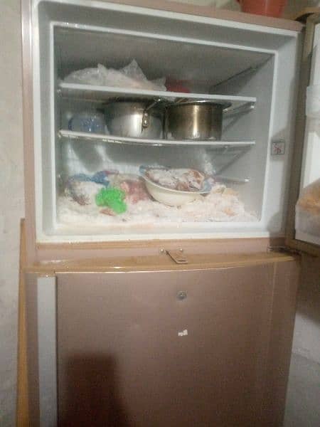 fridge very good condition working is 100% buht kum use hua hai 3
