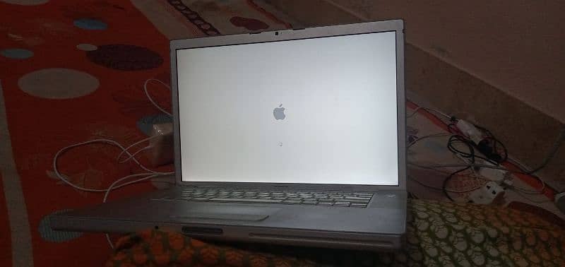 APPLE MACBOOKPRO 1ST VERSION 2006 17"INCH 10