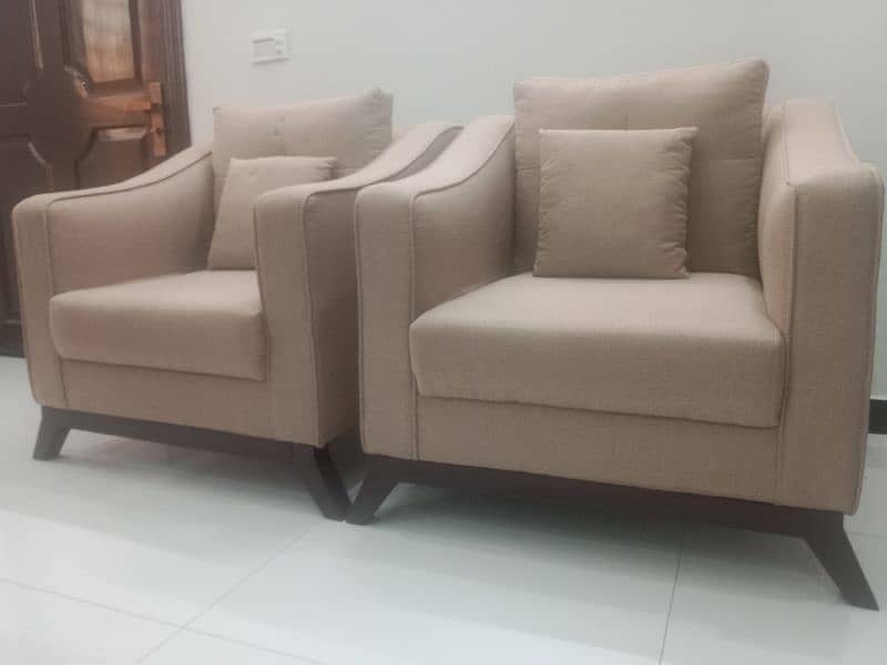 2 single sofas in new condition, unused for urgent sale 0