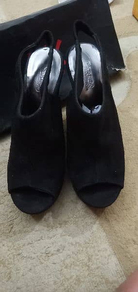 Heel & pump slightly used,new condition,size 37 (7),38 (8) urgent sale 6