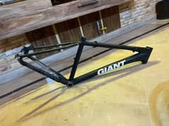 GIANT REVEL FRAME 26" Medium size