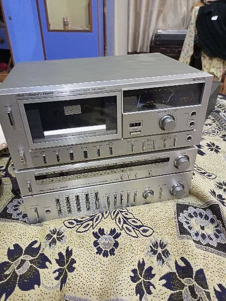 Original Japan Fisher Stereo system with Emplyfire. And Toshiba VCR vc 0