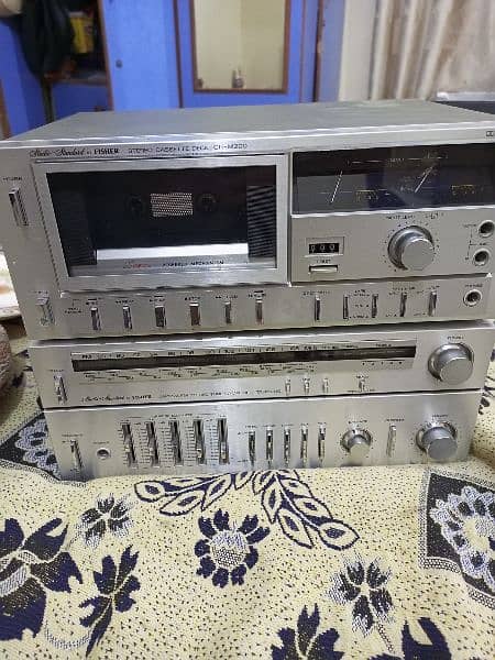 Original Japan Fisher Stereo system with Emplyfire. And Toshiba VCR vc 1