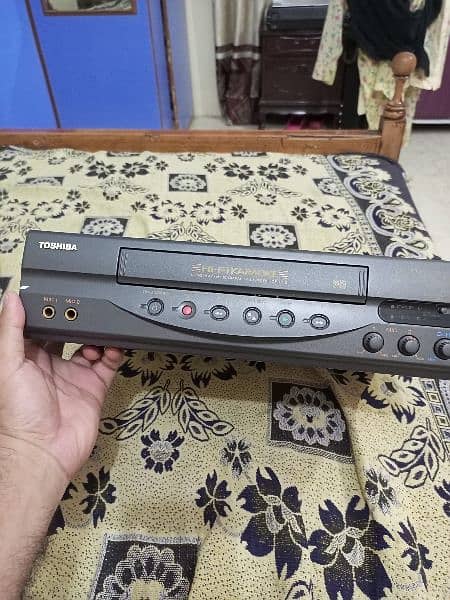 Original Japan Fisher Stereo system with Emplyfire. And Toshiba VCR vc 8