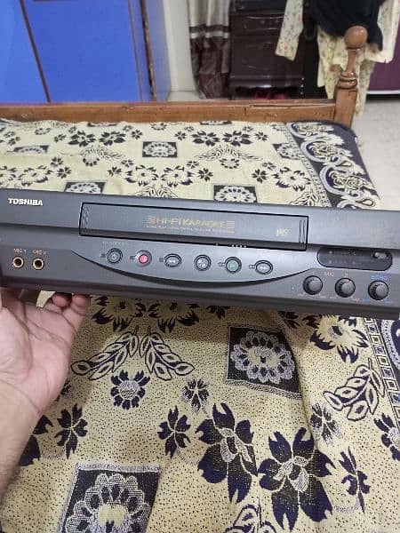 Original Japan Fisher Stereo system with Emplyfire. And Toshiba VCR vc 9