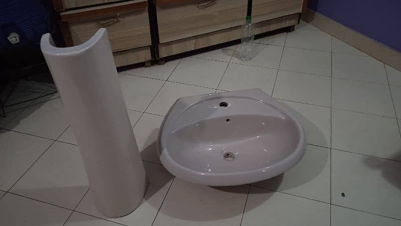 bathroom basin like new it's urgent sale 2