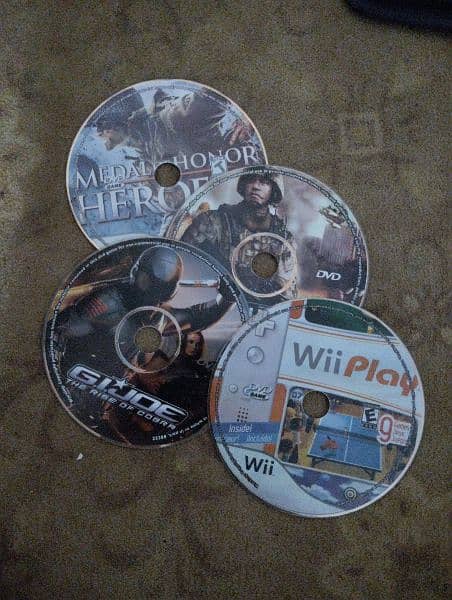 Nitendo Wii with 4 games ( Dubai edition) 7