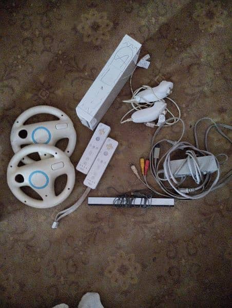 Nitendo Wii with 4 games ( Dubai edition) 8