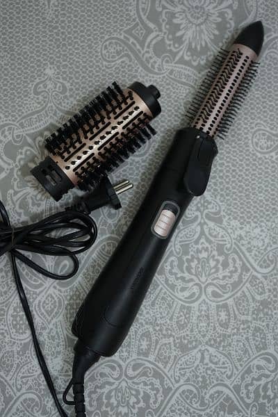 Hair dryer with comb 0