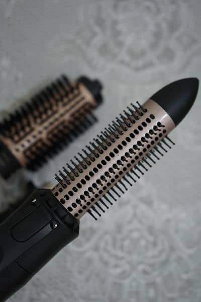 Hair dryer with comb 2