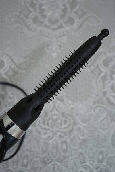 Hair dryer with comb 3
