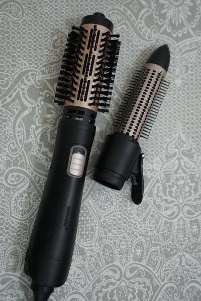 Hair dryer with comb 8