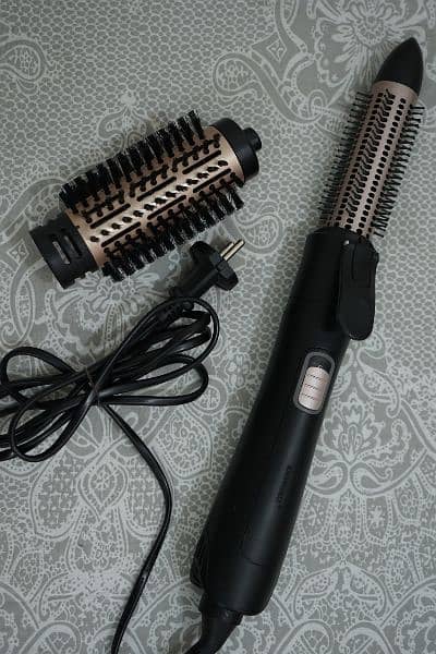 Hair dryer with comb 9