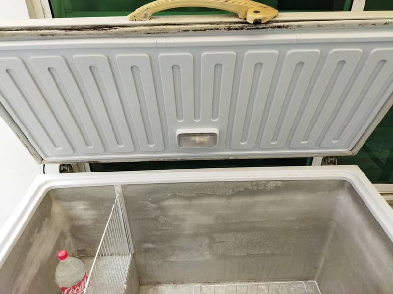 Big Deep Freezer, excellent working condition 3