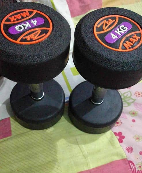 4+4=8kg Pair Of Rubber Coated Dumbells 0