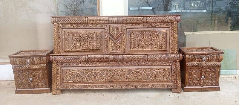 wooden/king bad/ handemade.  hande carving 0