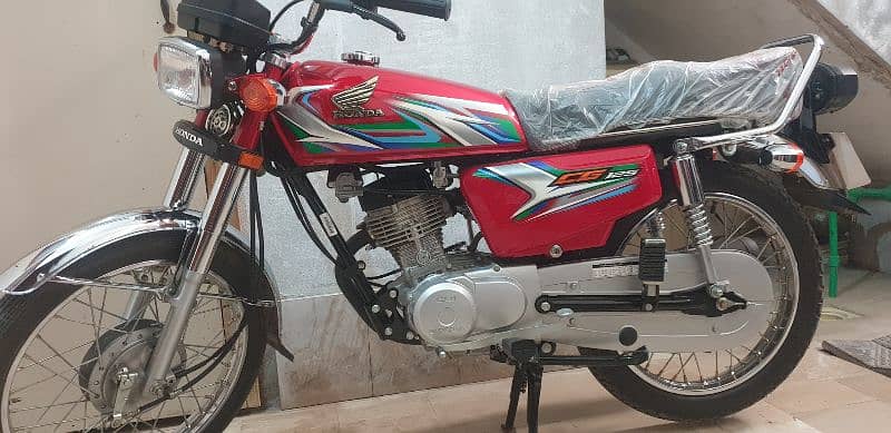 Honda 125 2023 model applied for. Just 6500 km used. 10/10 condition. 0