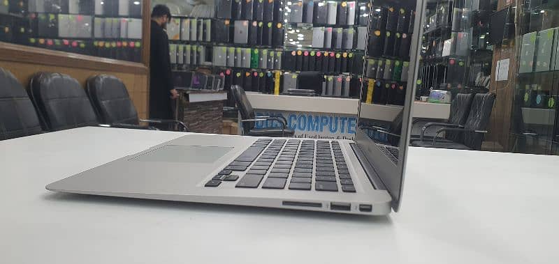 Apple macbook Air 2015 core i5 for sale 3