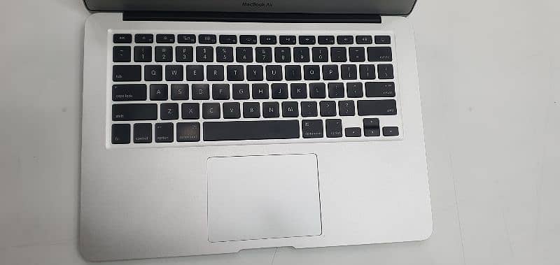 Apple macbook Air 2015 core i5 for sale 5