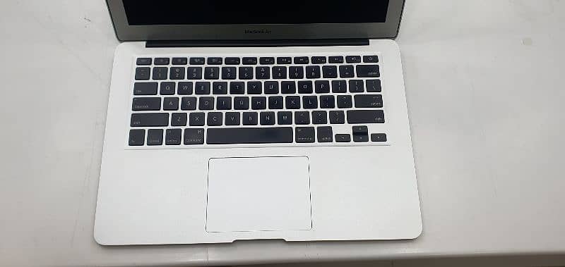 Apple macbook Air 2015 core i5 for sale 9