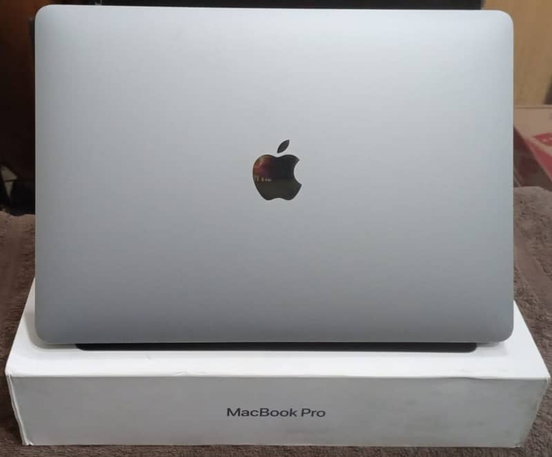 MacBook Pro M1 2020 8GB 256GB 13" MYD82 with Box 9