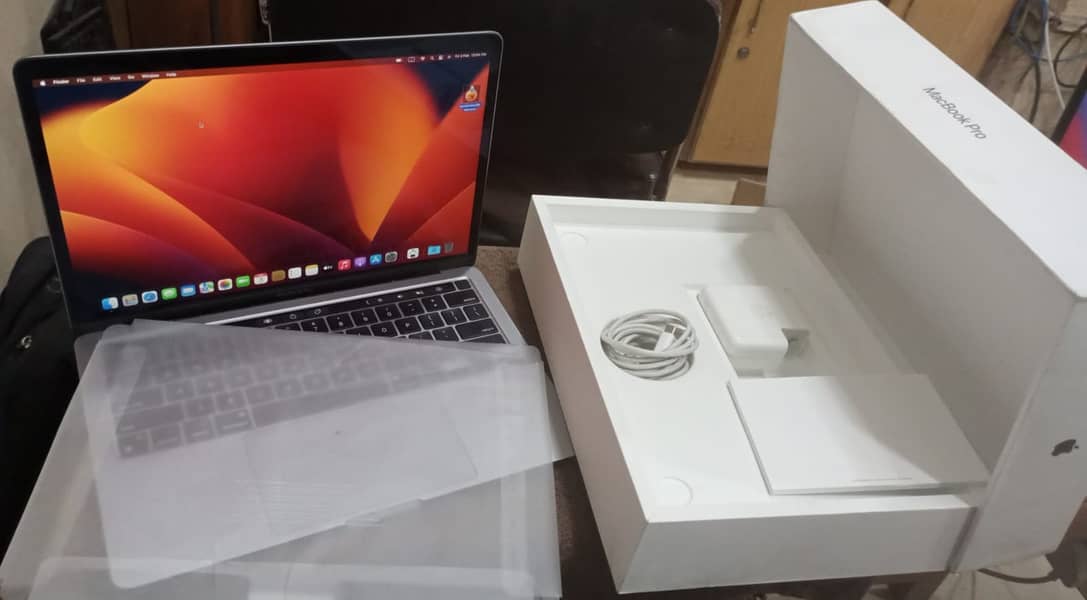 MacBook Pro M1 2020 8GB 256GB 13" MYD82 with Box 18