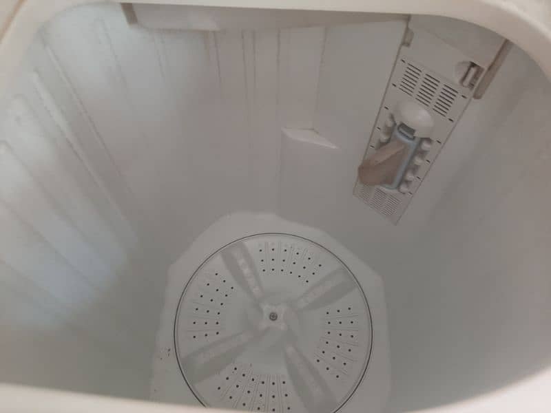 Haier 10kg Twin tub Semi Automatic washing machine 2