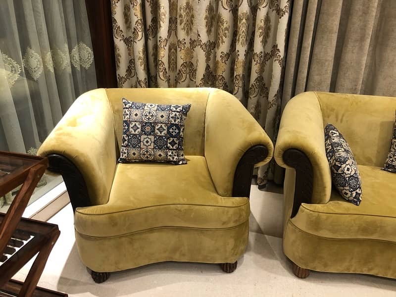 4 seats Sofa set in used 1