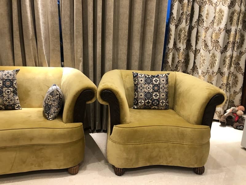 4 seats Sofa set in used 2