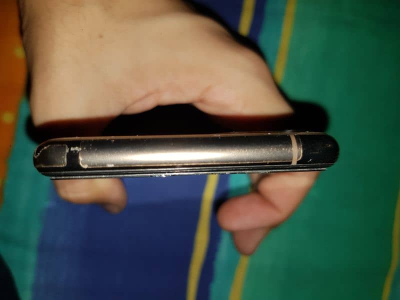 iPhone 11 Pro 64 GB Gold Non-PTA 2