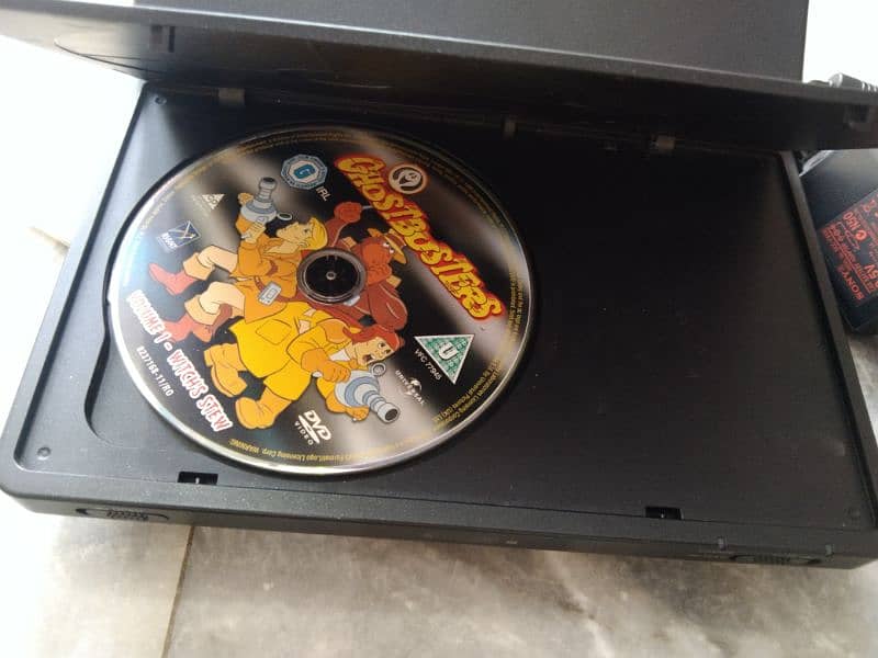 Sony DVD /CD player . . . . charging and battery 2no system hein 4